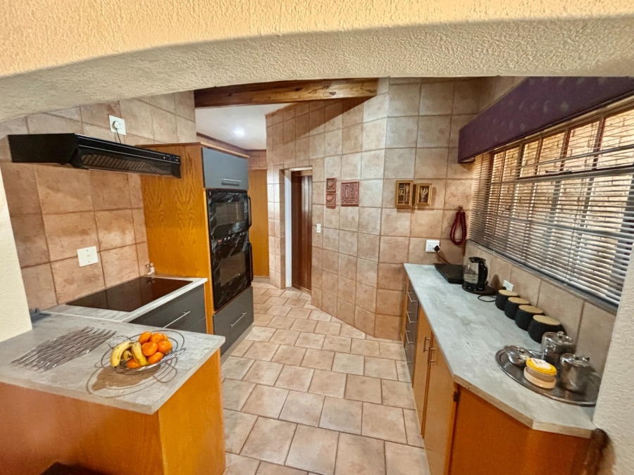 5 Bedroom Property for Sale in Wilkoppies North West